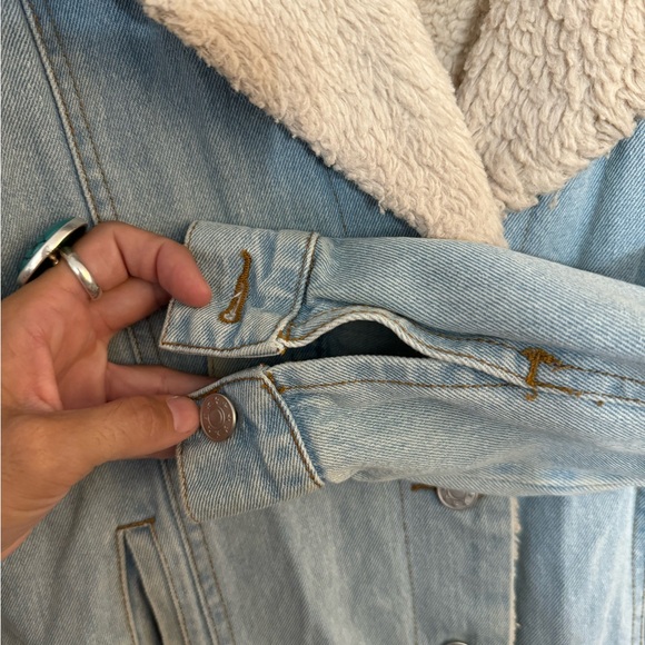 HONEY PUNCH DENIM JACKET SHERPA LINED PAISLEY EMBROIDERED BACK SZ SMALL. - Picture 6 of 11